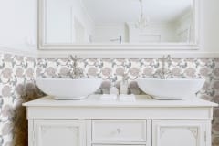 Two washbasins for a couple